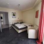 In Hotel 3*